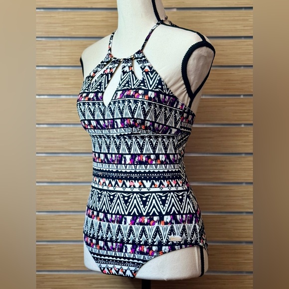 LASCANA Cutout Halterneck One-Piece Swimsuit in Black Multicolor Geometric Print - Picture 3 of 16